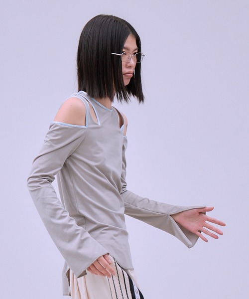 THINGS THAT MATTER（シングス ザット マター）の「FIBRIL SATIN JERSEY NOTCH DESIGN TOPS / フィブリル サテン ジャージー ノッチ デザイン トップス（Tシャツ/カットソー・レディース・グレイッシュベージュ/オレンジ/ブラウン/ブラック・FREE）」の6枚目の写真