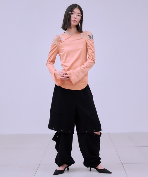 THINGS THAT MATTER（シングス ザット マター）の「FIBRIL SATIN JERSEY NOTCH DESIGN TOPS / フィブリル サテン ジャージー ノッチ デザイン トップス（Tシャツ/カットソー・レディース・グレイッシュベージュ/オレンジ/ブラウン/ブラック・FREE）」の12枚目の写真