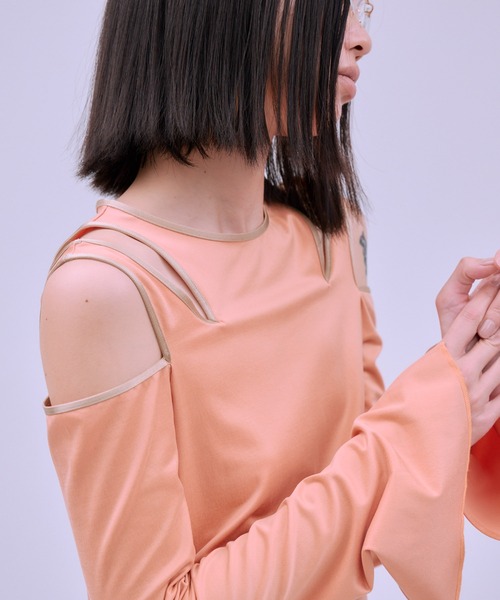 THINGS THAT MATTER（シングス ザット マター）の「FIBRIL SATIN JERSEY NOTCH DESIGN TOPS / フィブリル サテン ジャージー ノッチ デザイン トップス（Tシャツ/カットソー・レディース・グレイッシュベージュ/オレンジ/ブラウン/ブラック・FREE）」の8枚目の写真