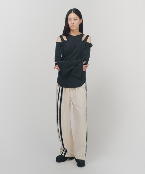 THINGS THAT MATTER（シングス ザット マター）の「FIBRIL SATIN JERSEY NOTCH DESIGN TOPS / フィブリル サテン ジャージー ノッチ デザイン トップス（Tシャツ/カットソー・レディース・グレイッシュベージュ/オレンジ/ブラウン/ブラック・FREE）」の20枚目の写真