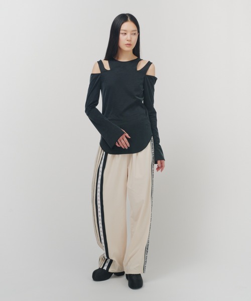 THINGS THAT MATTER（シングス ザット マター）の「FIBRIL SATIN JERSEY NOTCH DESIGN TOPS / フィブリル サテン ジャージー ノッチ デザイン トップス（Tシャツ/カットソー・レディース・グレイッシュベージュ/オレンジ/ブラウン/ブラック・FREE）」の21枚目の写真