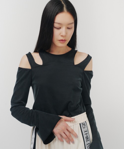 THINGS THAT MATTER（シングス ザット マター）の「FIBRIL SATIN JERSEY NOTCH DESIGN TOPS / フィブリル サテン ジャージー ノッチ デザイン トップス（Tシャツ/カットソー・レディース・グレイッシュベージュ/オレンジ/ブラウン/ブラック・FREE）」の18枚目の写真