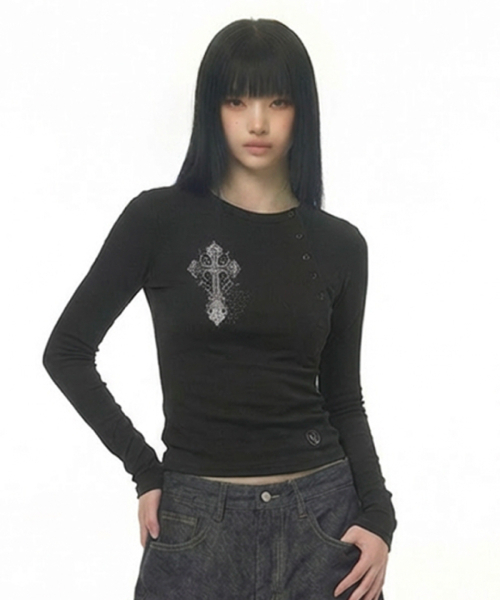 DAMISH(ダミシュ)の「ヴィンテージクロスアシンメトリーボタンロングスリーブ_ブラック(Tシャツ/カットソー・レディース・ブラック・FREE)」の4枚目の写真