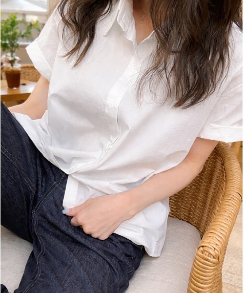 mielu（ミエル）の「シンプル半袖シャツ（シャツ/ブラウス・レディース・ブルー/グリーン/ホワイト・LARGE/MEDIUM）」の6枚目の写真