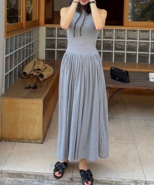 FAVORITO(ファヴォリート)の「背中あきワンピース(ワンピース・レディース・グレー・F)」の17枚目の写真