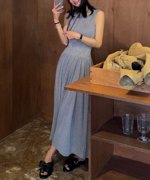 FAVORITO(ファヴォリート)の「背中あきワンピース(ワンピース・レディース・グレー・F)」の18枚目の写真