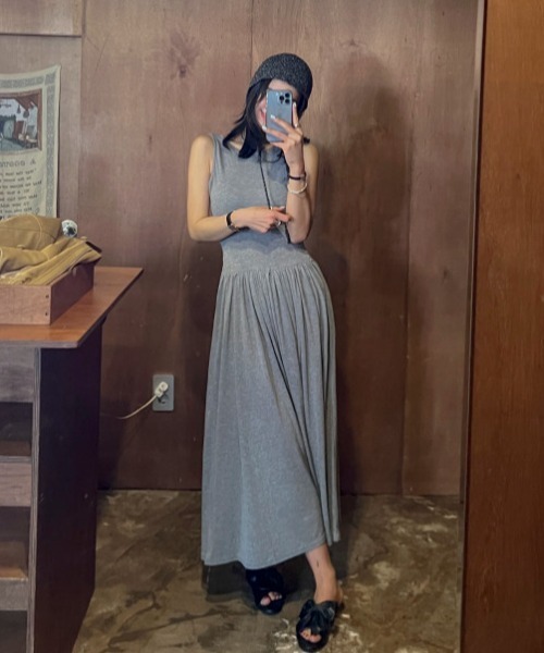 FAVORITO(ファヴォリート)の「背中あきワンピース(ワンピース・レディース・グレー・F)」の19枚目の写真