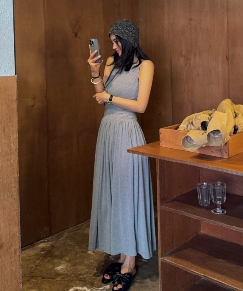 FAVORITO(ファヴォリート)の「背中あきワンピース(ワンピース・レディース・グレー・F)」の21枚目の写真