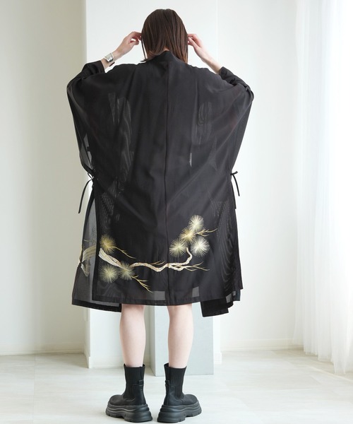 utatane(ウタタネ)の「着物リメイク maison utatane アウター 夜を纏う金糸(その他アウター・レディース・ブラック・FREE)」の5枚目の写真