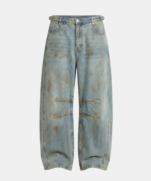 BADBLOOD(バッドブラッド)の「Star-Studded Barrel Jeans - Light Blue(デニムパンツ・レディース・その他・SMALL/MEDIUM/X-SMALL)」の2枚目の写真