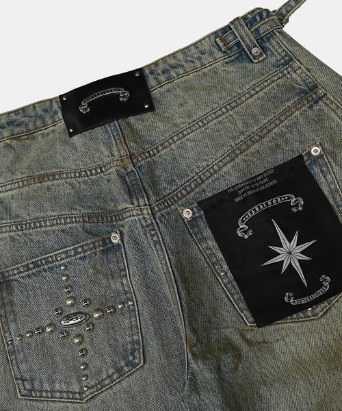 BADBLOOD(バッドブラッド)の「Star-Studded Barrel Jeans - Light Blue(デニムパンツ・レディース・その他・SMALL/MEDIUM/X-SMALL)」の3枚目の写真