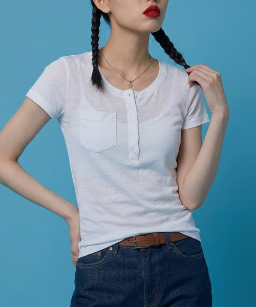 VIVID LADY（ビビッドレディー）の「ヘンリーネックポケットTシャツ（Tシャツ/カットソー・レディース・ネイビー/グレー/ホワイト・FREE）」の6枚目の写真