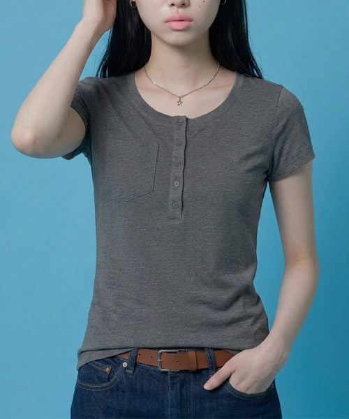 VIVID LADY（ビビッドレディー）の「ヘンリーネックポケットTシャツ（Tシャツ/カットソー・レディース・ネイビー/グレー/ホワイト・FREE）」の11枚目の写真