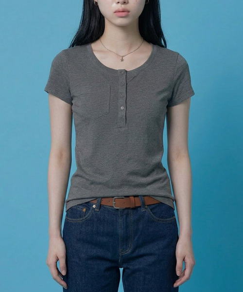 VIVID LADY（ビビッドレディー）の「ヘンリーネックポケットTシャツ（Tシャツ/カットソー・レディース・ネイビー/グレー/ホワイト・FREE）」の13枚目の写真