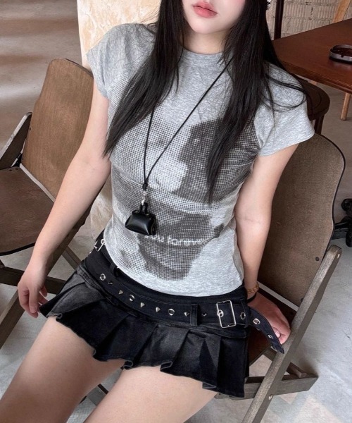 lilful(リルフル)の「【26年春夏新作】ぼかしプリント半袖コンパクトTシャツ(Tシャツ/カットソー・レディース・グレー/ホワイト/ブラック・M/S)」の4枚目の写真