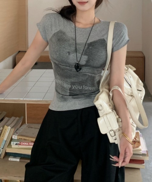 lilful(リルフル)の「【26年春夏新作】ぼかしプリント半袖コンパクトTシャツ(Tシャツ/カットソー・レディース・グレー/ホワイト/ブラック・M/S)」の9枚目の写真