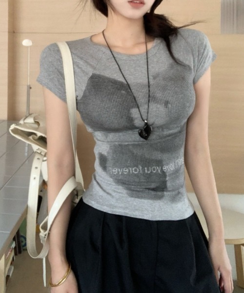 lilful(リルフル)の「【26年春夏新作】ぼかしプリント半袖コンパクトTシャツ(Tシャツ/カットソー・レディース・グレー/ホワイト/ブラック・M/S)」の8枚目の写真