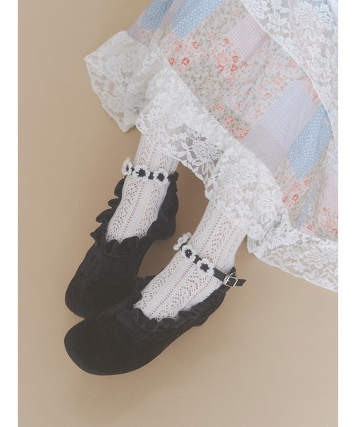 merry jenny(メリージェニー)の「flowerアンクルスラップシューズ(パンプス・レディース・ベージュ/ブラック・MEDIUM/LARGE)」の1枚目の写真