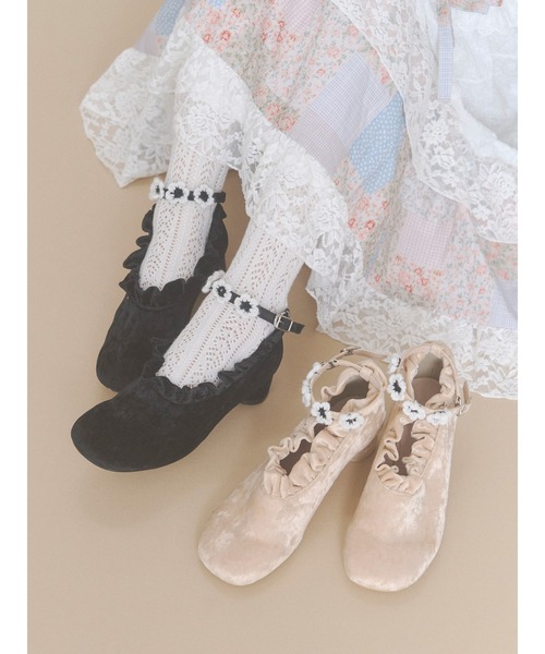 merry jenny(メリージェニー)の「flowerアンクルスラップシューズ(パンプス・レディース・ベージュ/ブラック・MEDIUM/LARGE)」の11枚目の写真