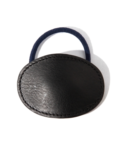 BEAMS BOY（ビームスボーイ）の「BEAMS BOY / レザープレート ヘアゴム（ヘアゴム・レディース・ブラック/ライトブラウン・ONE SIZE）」の4枚目の写真