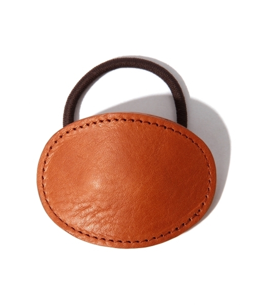 BEAMS BOY（ビームスボーイ）の「BEAMS BOY / レザープレート ヘアゴム（ヘアゴム・レディース・ブラック/ライトブラウン・ONE SIZE）」の5枚目の写真