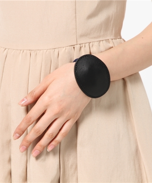 BEAMS BOY（ビームスボーイ）の「BEAMS BOY / レザープレート ヘアゴム（ヘアゴム・レディース・ブラック/ライトブラウン・ONE SIZE）」の3枚目の写真