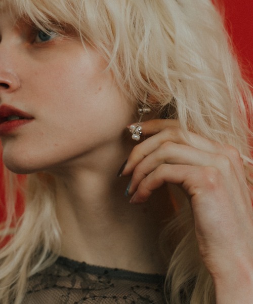 et.UNiVER（エトユニベール）の「Halo pearl chain earrings（イヤリング・レディース・シルバー/ゴールド・FREE）」の4枚目の写真