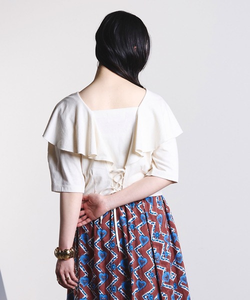 ROSE BUD(ローズバッド)の「mici/RAFFLE LACE UP TOP(Tシャツ/カットソー・レディース・オフホワイト/ブラック・ONE SIZE)」の5枚目の写真
