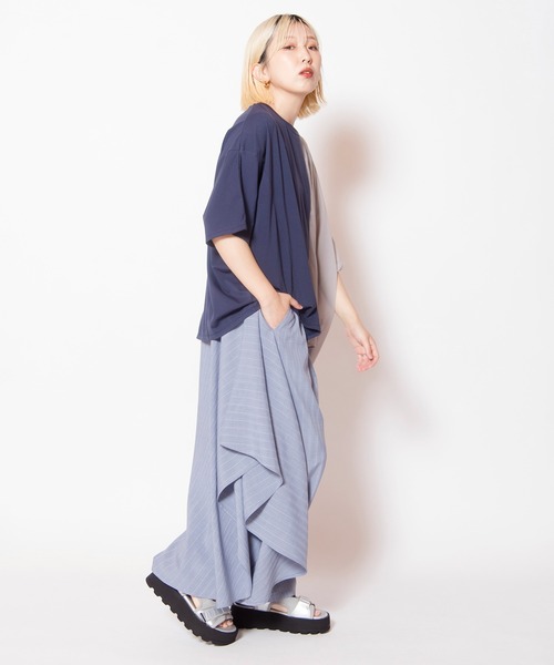 OSMOSIS(オズモーシス)の「切替アシンメトリーTシャツ(Tシャツ/カットソー・レディース・ネイビー/ブラック/アイボリー・ONE SIZE)」の5枚目の写真