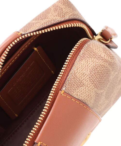 COACH（コーチ）の「エッセンシャル ミニ コスメティック ポーチ・シグネチャー キャンバス（ポーチ・レディース・ベージュ系その他・ONE）」の4枚目の写真