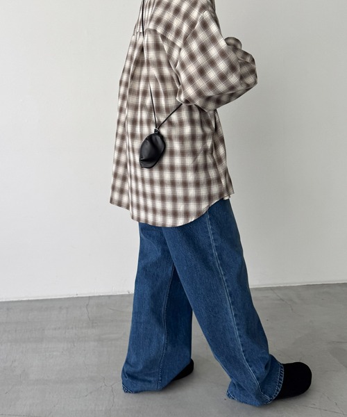 CANAL JEAN(キャナルジーン)の「LE VERNIS Ripple micro case(ショルダーバッグ・レディース・カーキ/ブラック・ONE SIZE)」の11枚目の写真