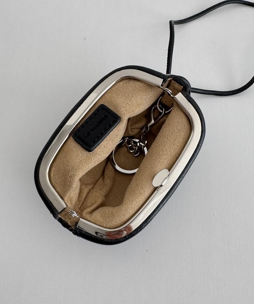 CANAL JEAN(キャナルジーン)の「LE VERNIS Ripple micro case(ショルダーバッグ・レディース・カーキ/ブラック・ONE SIZE)」の16枚目の写真