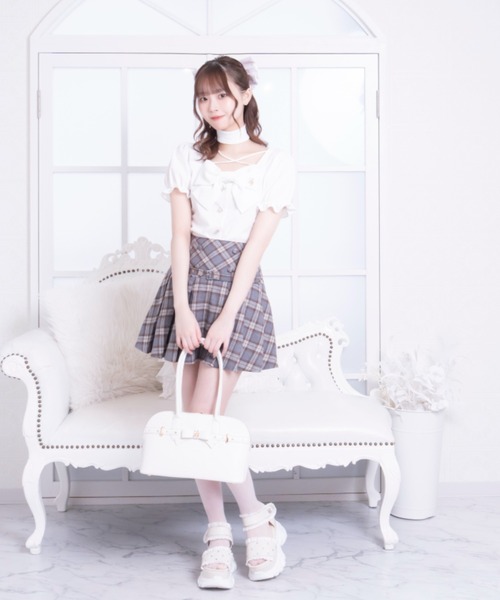 LAFARY（ラファリー）の「ロゴエンボスボストン（ショルダーバッグ・レディース・ブラウン/ブラック/ホワイト/ピンクベージュ・FREE）」の18枚目の写真
