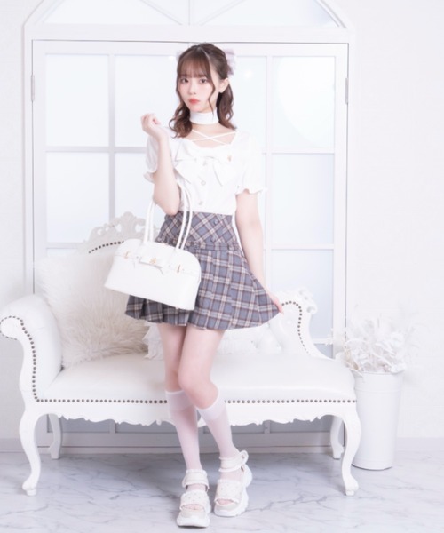 LAFARY（ラファリー）の「ロゴエンボスボストン（ショルダーバッグ・レディース・ブラウン/ブラック/ホワイト/ピンクベージュ・FREE）」の16枚目の写真