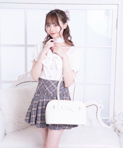 LAFARY（ラファリー）の「ロゴエンボスボストン（ショルダーバッグ・レディース・ブラウン/ブラック/ホワイト/ピンクベージュ・FREE）」の12枚目の写真