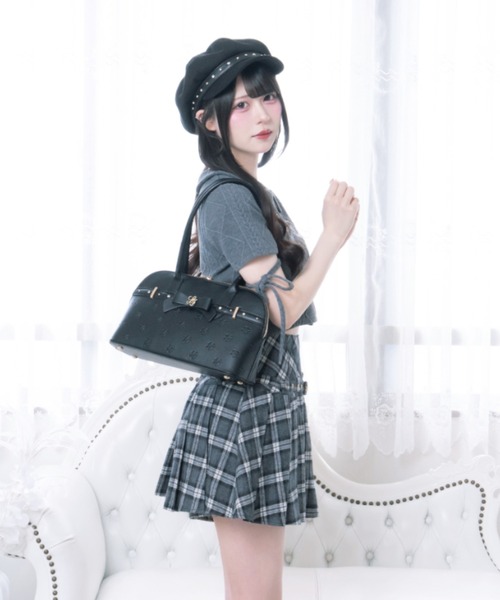 LAFARY（ラファリー）の「ロゴエンボスボストン（ショルダーバッグ・レディース・ブラウン/ブラック/ホワイト/ピンクベージュ・FREE）」の5枚目の写真