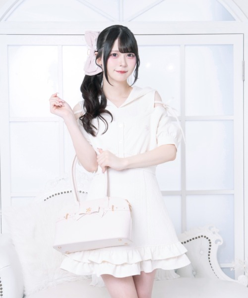 LAFARY（ラファリー）の「ロゴエンボスボストン（ショルダーバッグ・レディース・ブラウン/ブラック/ホワイト/ピンクベージュ・FREE）」の19枚目の写真