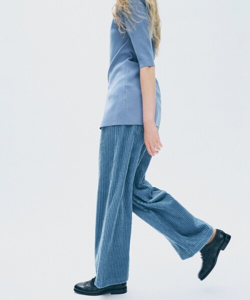 uncrave(アンクレイヴ)の「コーデュロイ ワイドパンツ(その他パンツ・レディース・ブラック系/ホワイト系/サックスブルー系・0/1/2)」の6枚目の写真
