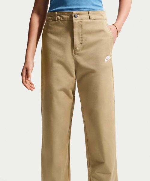 NIKE(ナイキ)の「ナイキ スポーツウェア クラブ ジュニア ウーブン エブリデイ パンツ / Nike Sportswear Club Big Kids' Woven Everyday Pants IF2823-297 Parachute Beige(チノパンツ・キッズ・ベージュ・130/140/150/160)」の3枚目の写真
