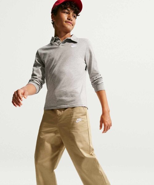 NIKE(ナイキ)の「ナイキ スポーツウェア クラブ ジュニア ウーブン エブリデイ パンツ / Nike Sportswear Club Big Kids' Woven Everyday Pants IF2823-297 Parachute Beige(チノパンツ・キッズ・ベージュ・130/140/150/160)」の4枚目の写真