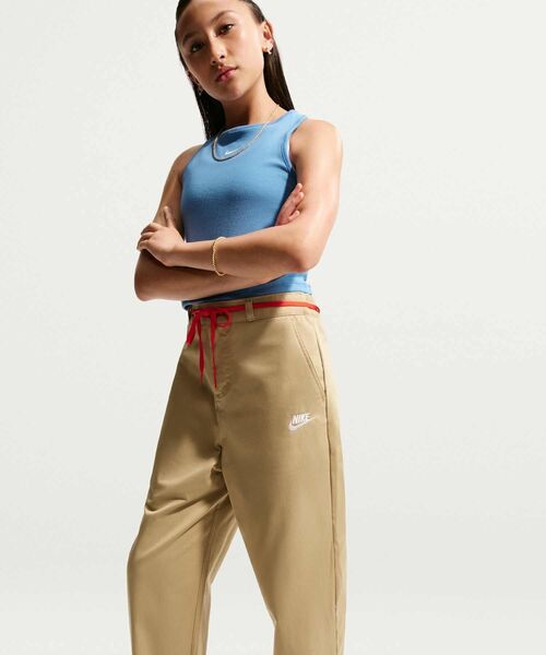 NIKE(ナイキ)の「ナイキ スポーツウェア クラブ ジュニア ウーブン エブリデイ パンツ / Nike Sportswear Club Big Kids' Woven Everyday Pants IF2823-297 Parachute Beige(チノパンツ・キッズ・ベージュ・130/140/150/160)」の5枚目の写真