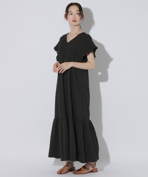 LAKOLE（ラコレ）の「シャーリングティアードワンピース / 1051877（ワンピース・レディース・ブラック/セージグリーン/オレンジ・FREE）」の4枚目の写真