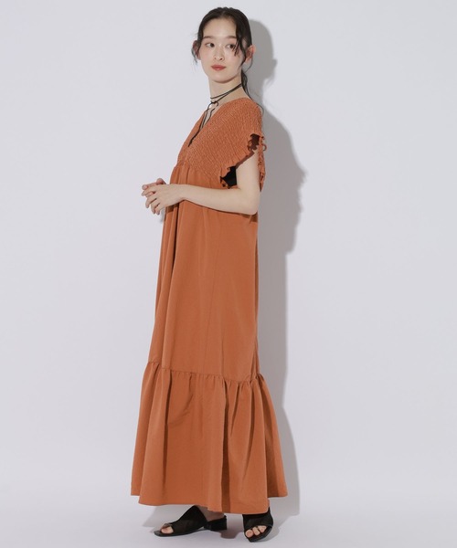 LAKOLE（ラコレ）の「シャーリングティアードワンピース / 1051877（ワンピース・レディース・ブラック/セージグリーン/オレンジ・FREE）」の7枚目の写真