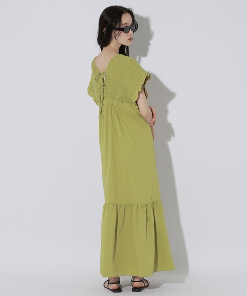LAKOLE（ラコレ）の「シャーリングティアードワンピース / 1051877（ワンピース・レディース・ブラック/セージグリーン/オレンジ・FREE）」の12枚目の写真