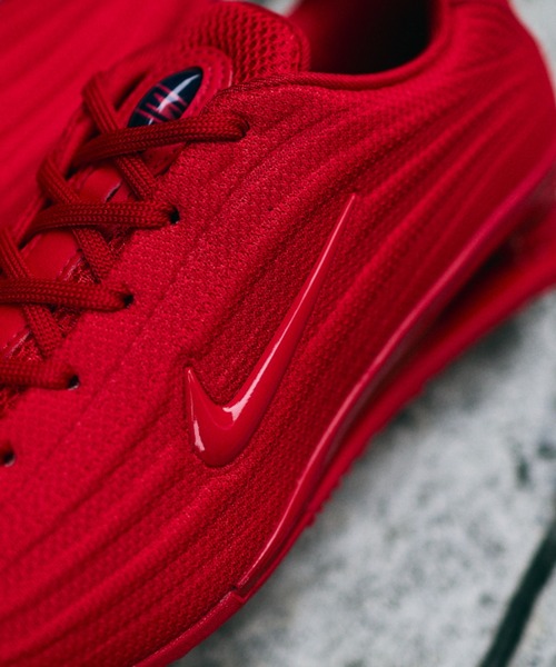 NIKE(ナイキ)の「W SHOX Z HQ7540-604(スニーカー・レディース・レッド・23.5cm/23.0cm/26.0cm/25.5cm/25.0cm/24.5cm/24.0cm/29.0cm/28.5cm/28.0cm/27.5cm/27.0cm/26.5cm)」の2枚目の写真