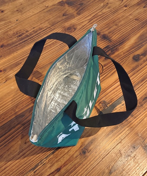 ATHLETA(アスレタ)の「≪athleta≫ランチタイムもスポーツの日も気分が上がる!お弁当やドリンクが収まりやすいマチ付きSサイズで、通勤・通学からレジャーまで活躍。冷気を逃がしにくい保冷トートバッグ Sサイズ(トートバッグ・レディース・ブルー/イエロー/ブラック/グリーン・S)」の15枚目の写真