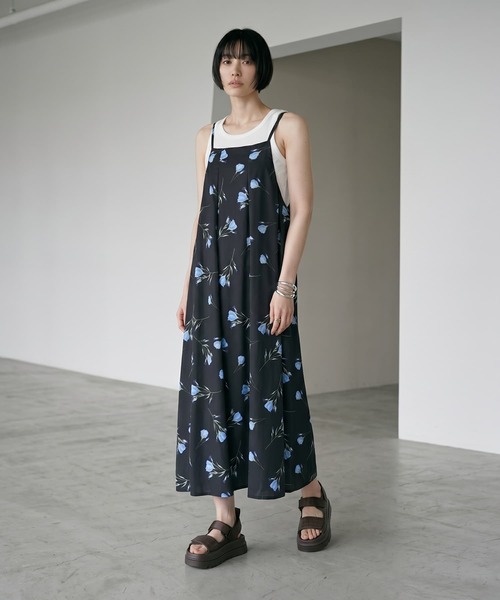 STYLE DELI(スタイルデリ)の「【BLK001】ボックスタックフラワーキャミワンピース(ワンピース・レディース・ブラック・FREE)」の1枚目の写真