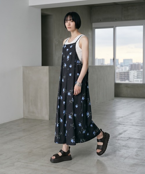 STYLE DELI(スタイルデリ)の「【BLK001】ボックスタックフラワーキャミワンピース(ワンピース・レディース・ブラック・FREE)」の3枚目の写真