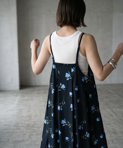 STYLE DELI(スタイルデリ)の「【BLK001】ボックスタックフラワーキャミワンピース(ワンピース・レディース・ブラック・FREE)」の4枚目の写真