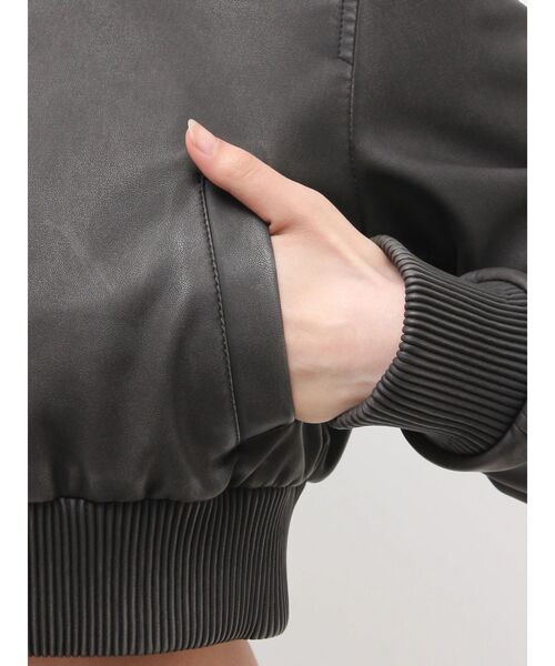GYDA(ジェイダ)の「vintage fauxフェイクレザーボアショートブルゾン【セットアップ着用可能】(ブルゾン・レディース・ブラウン/ブラック・FREE)」の19枚目の写真